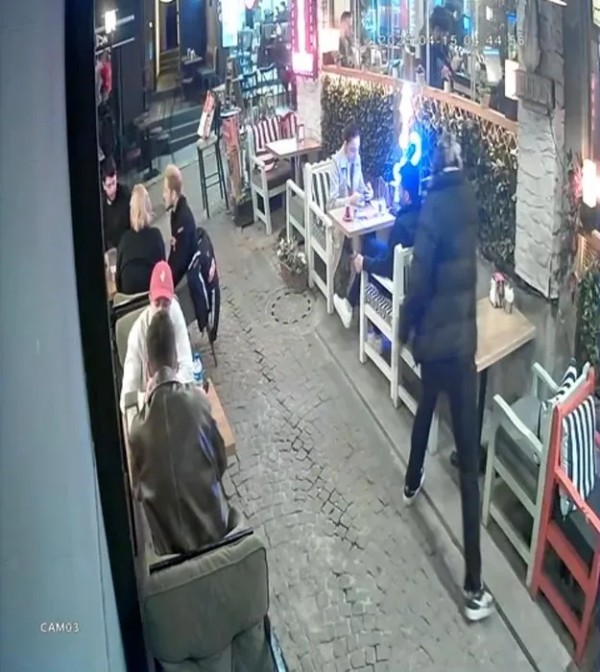 Beşiktaş'ın göbeğinde korkunç saldırı! Eşinin yanında ensesinden vuruldu!